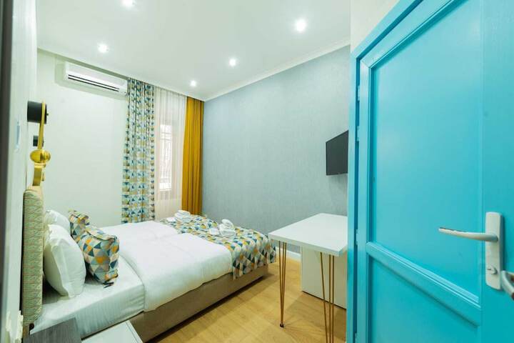 Room 5 of 20