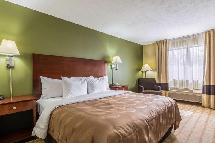 1 King Bed (8 of 8)