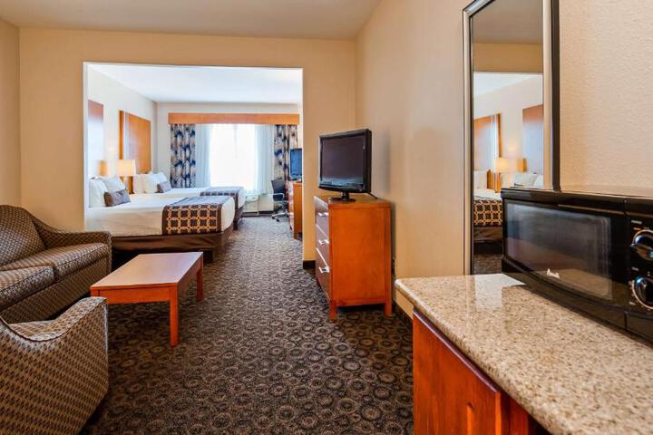 2 Queen Beds Microwave, Refrigerator WiFi Shower Only Full Breakfast (6 of 6)