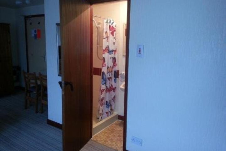 Room 10 of 14