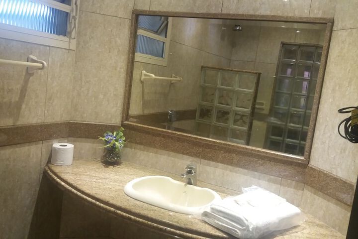 Room 104 of 112