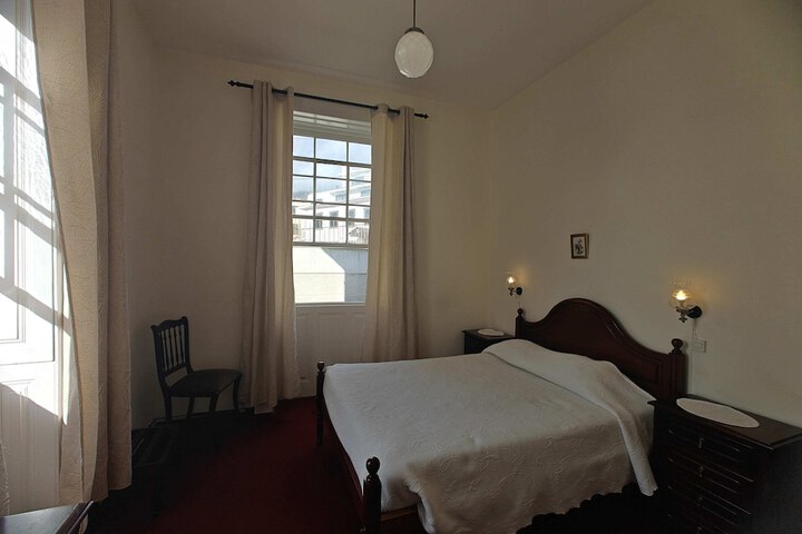 Room 40 of 141