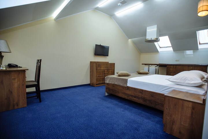 Room 16 of 50