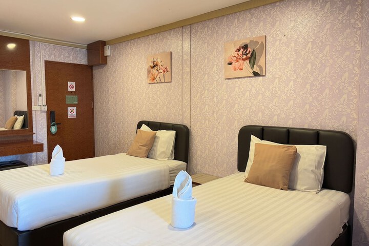 Room 13 of 31