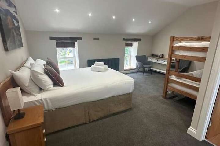 Room 9 of 27