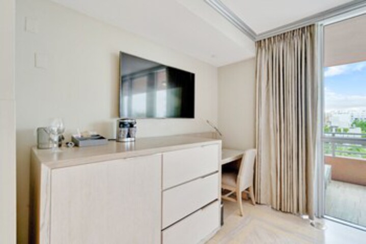 Room 145 of 318
