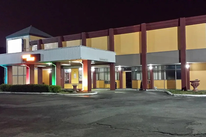 Exterior of Country Hearth Inn & Suites Hotels