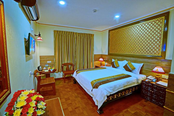 Room 19 of 153