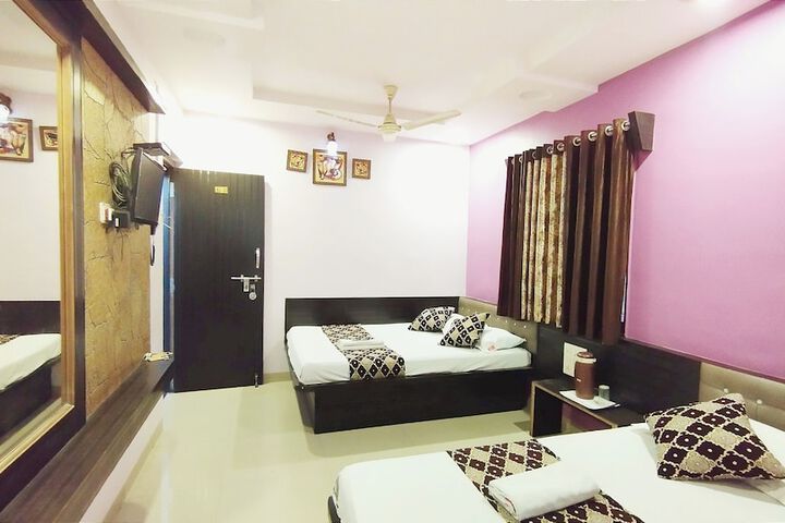 Room 13 of 31