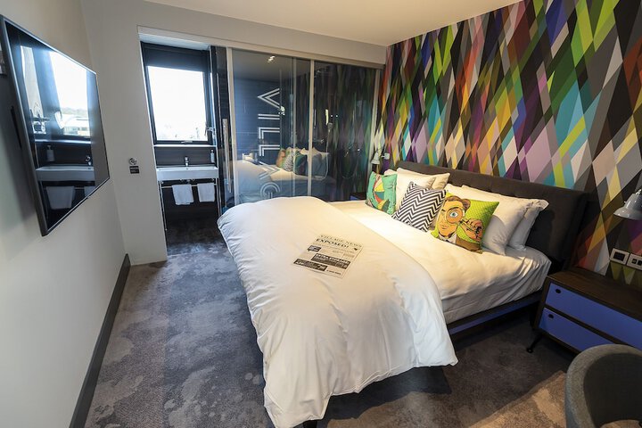 Room 6 of 37