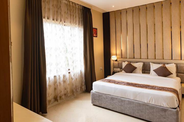 Room 4 of 15