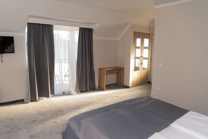 Room 3 of 54