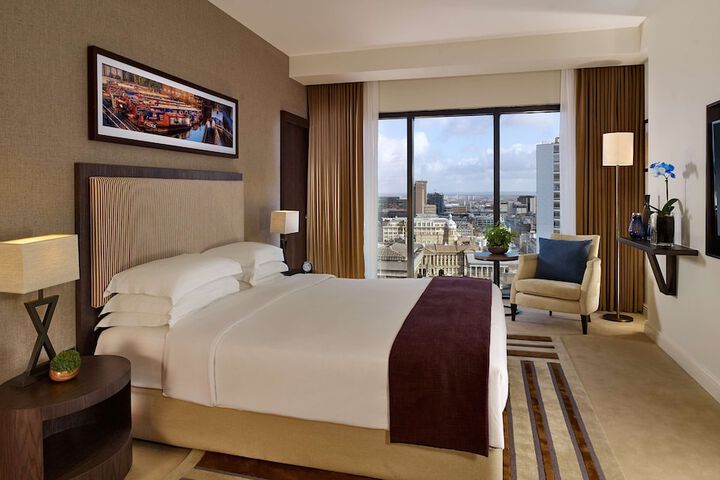 Room 27 of 102