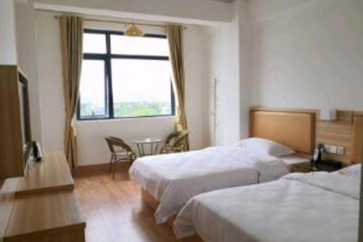 Room 8 of 9