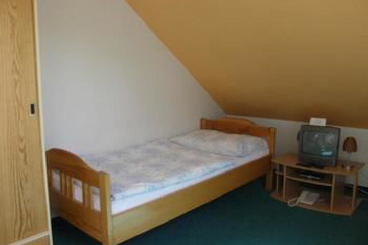 Room 17 of 28
