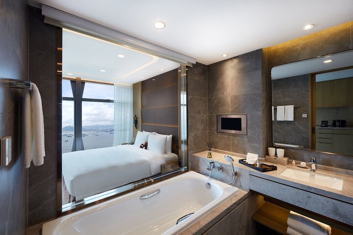 Room 32 of 60