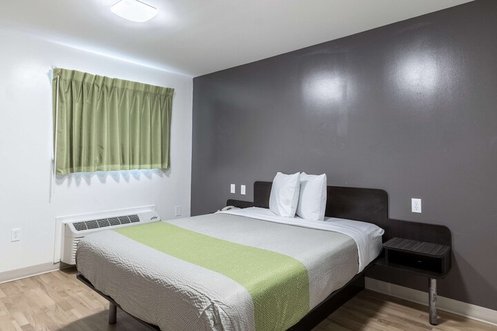 1 Queen Bed Kitchen (3 of 3)