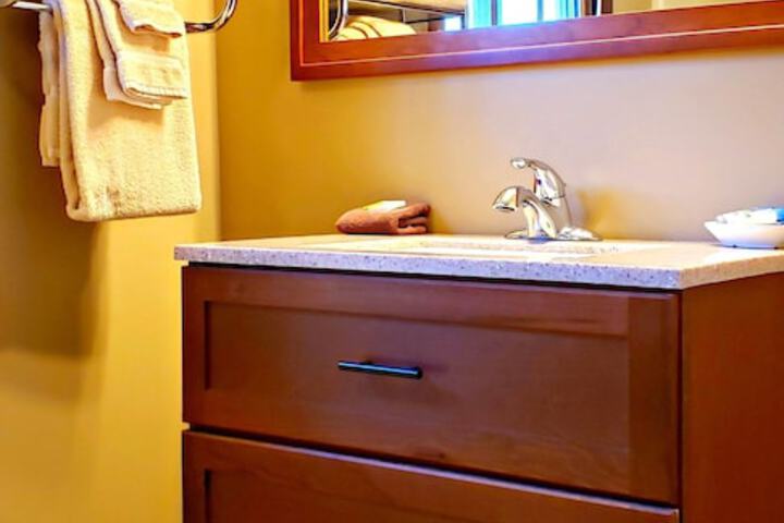 Bathroom sink