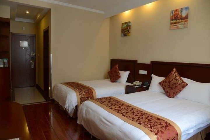 Room 12 of 23