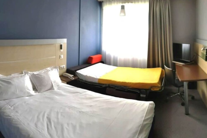 Room 8 of 32