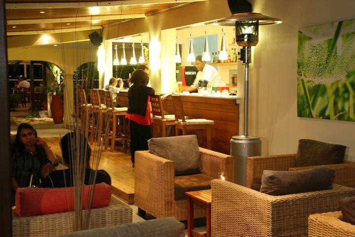 Lounge 42 of 58