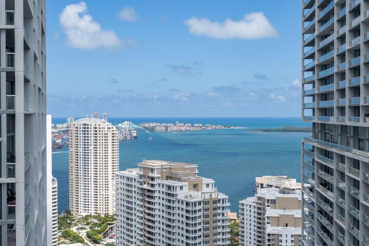 Exterior of Private Residences at ICON Twr3 by JOS17
