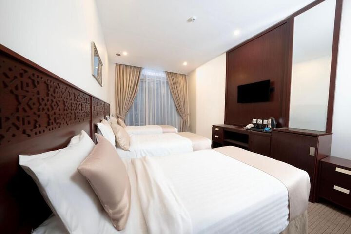 Room 5 of 17
