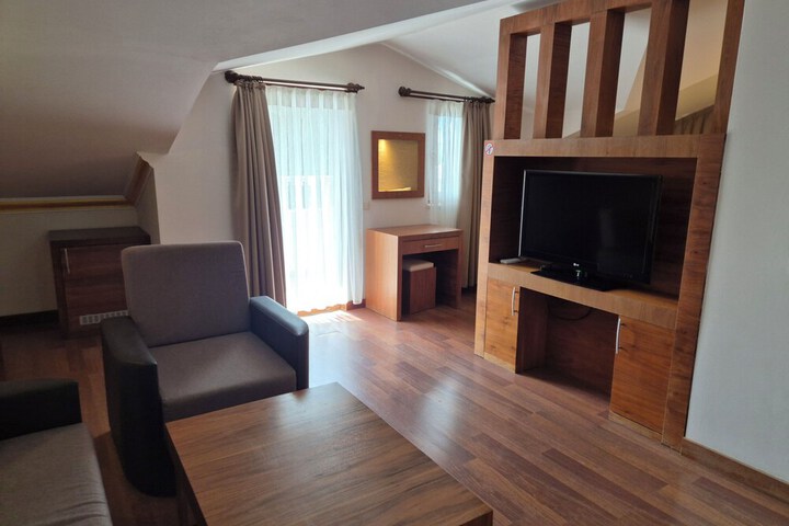 Room 13 of 30