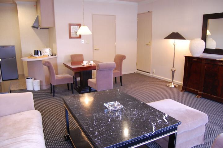 Room 21 of 240