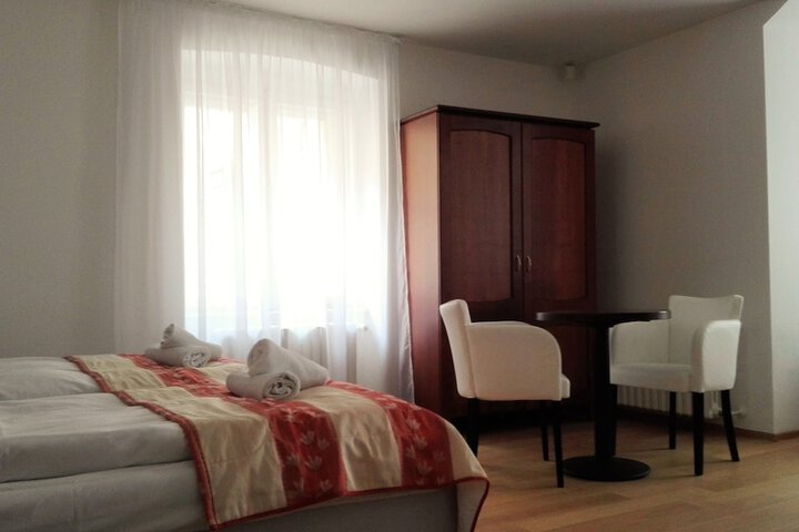 Room 27 of 324