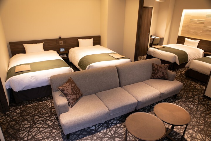 Room 9 of 48