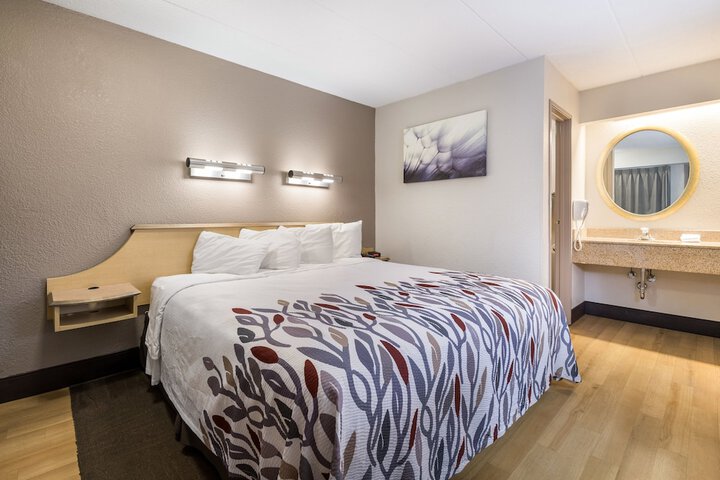 Standard | King Bed (7 of 18)