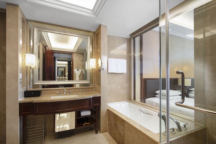 Room 21 of 77