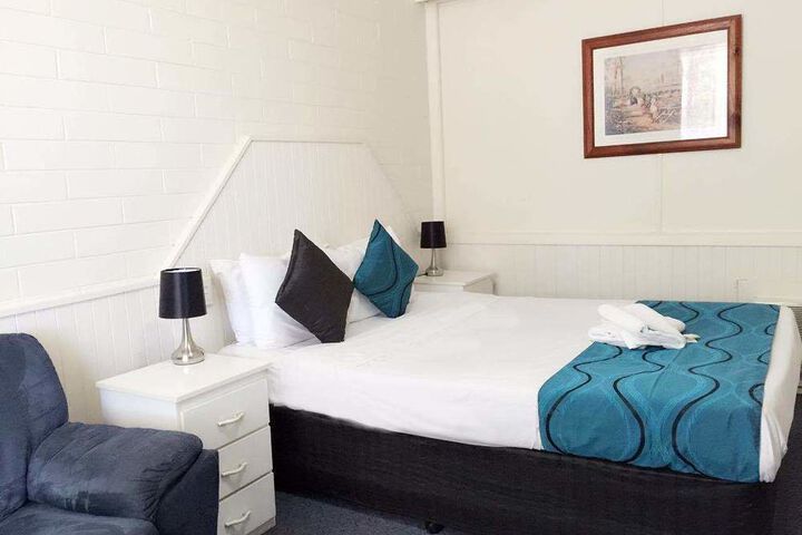 Room 10 of 26