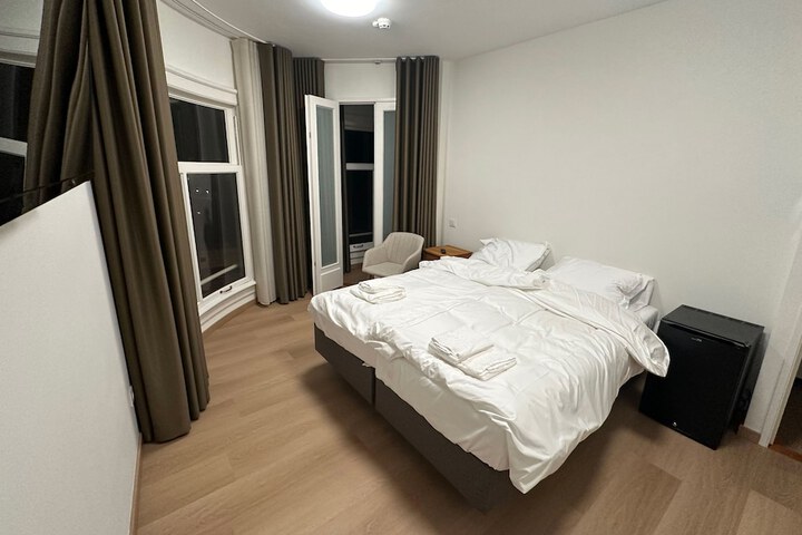 Room 8 of 32