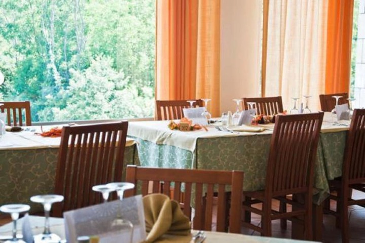 Dining 42 of 57
