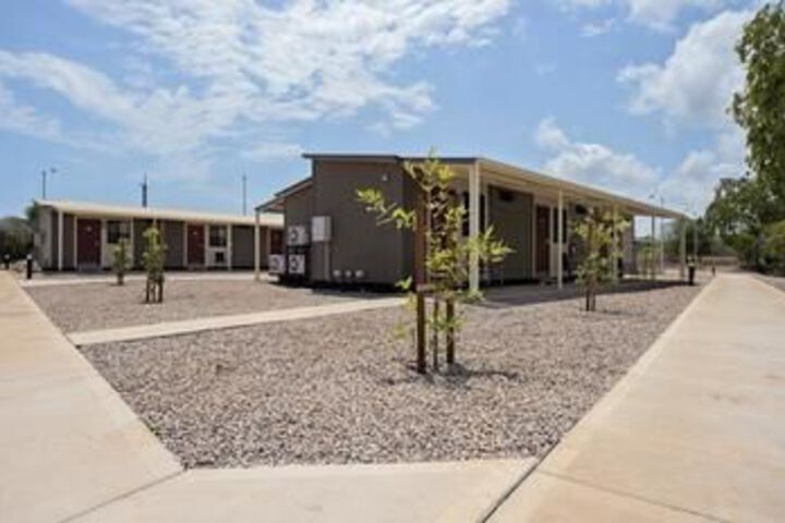 Hotel Exterior 6 of 16