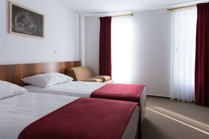 Room 2 of 32
