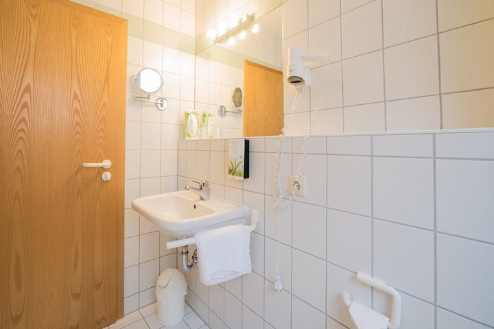 Room 16 of 24