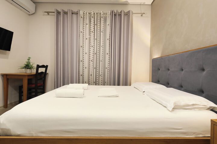 Room 42 of 99