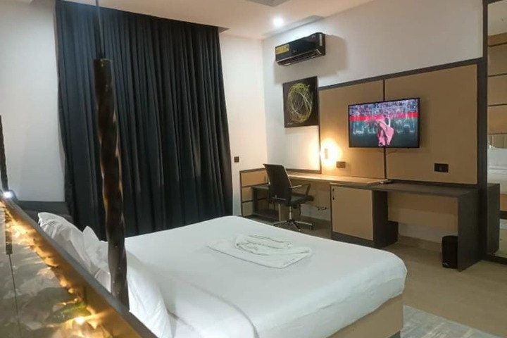 Room 5 of 52