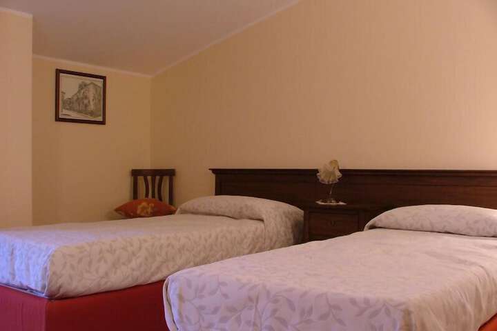 Room 11 of 34