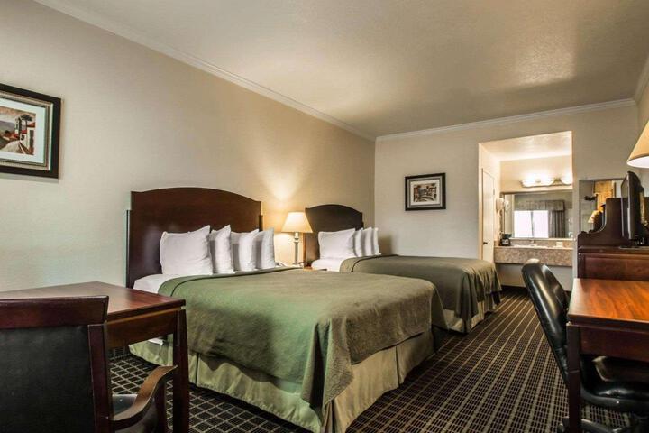 1 Queen Bed (1 of 19)