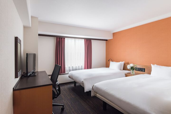 Room 28 of 62