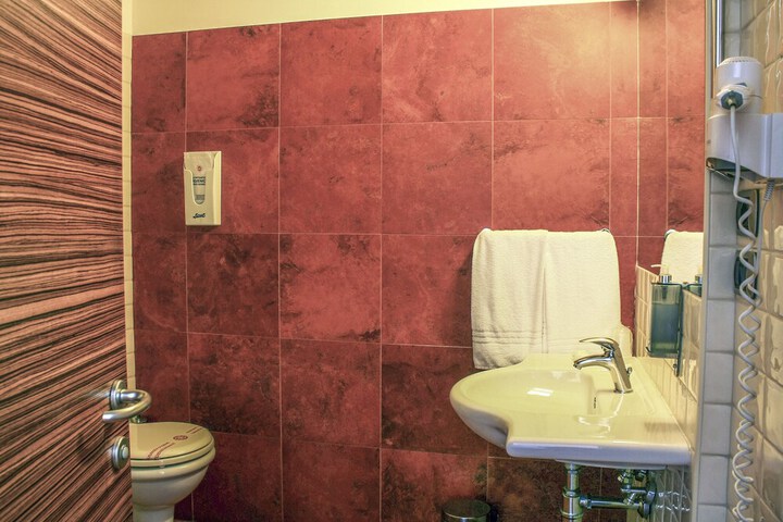 Room 18 of 35