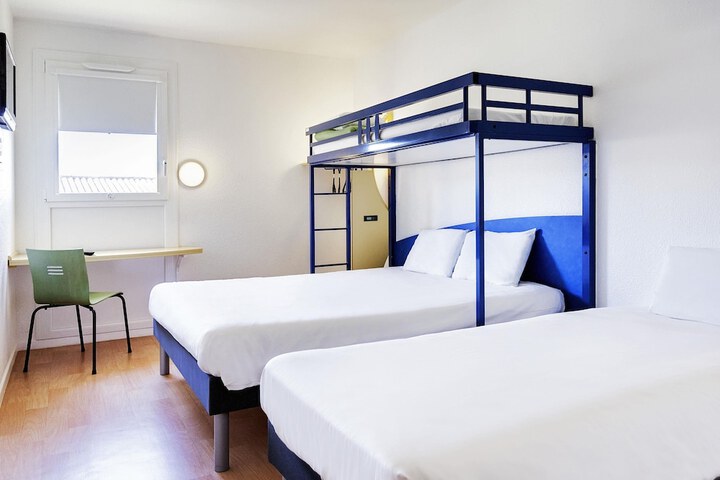 Room 14 of 66