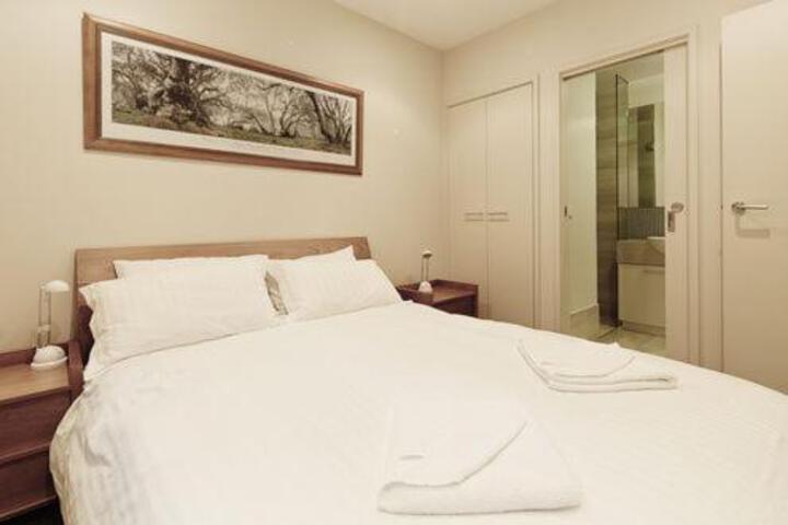 Room 10 of 27