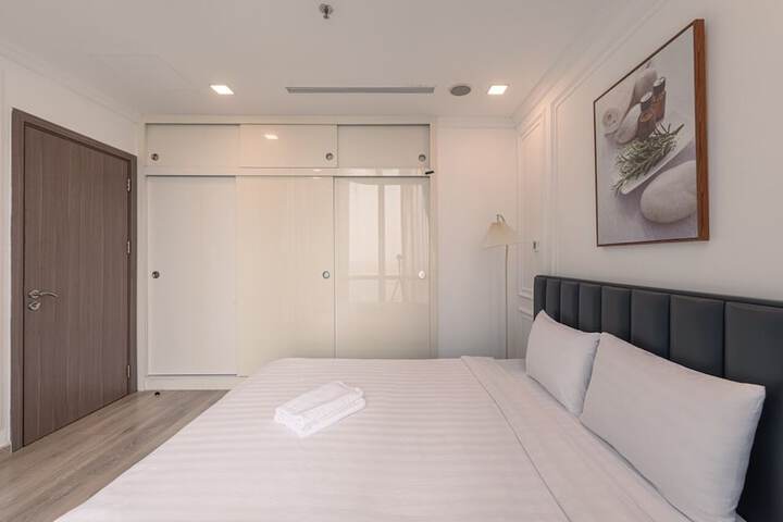 Room 84 of 243