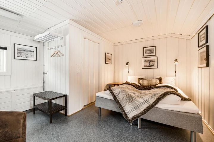 Room 28 of 90