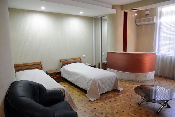 Room 5 of 18